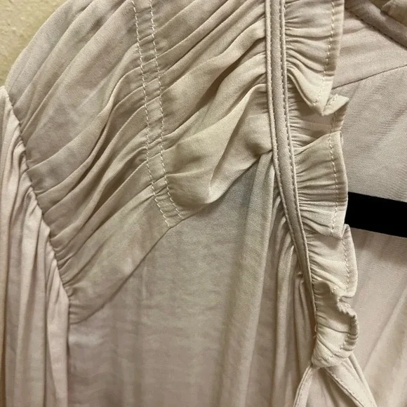 Elegant Cream Women's Top - Picture 4 of 6